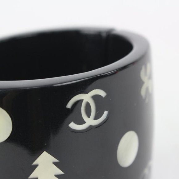 Chanel 05A Black Tree Clover CC Charm Cuff Bangle - Picture 10 of 12